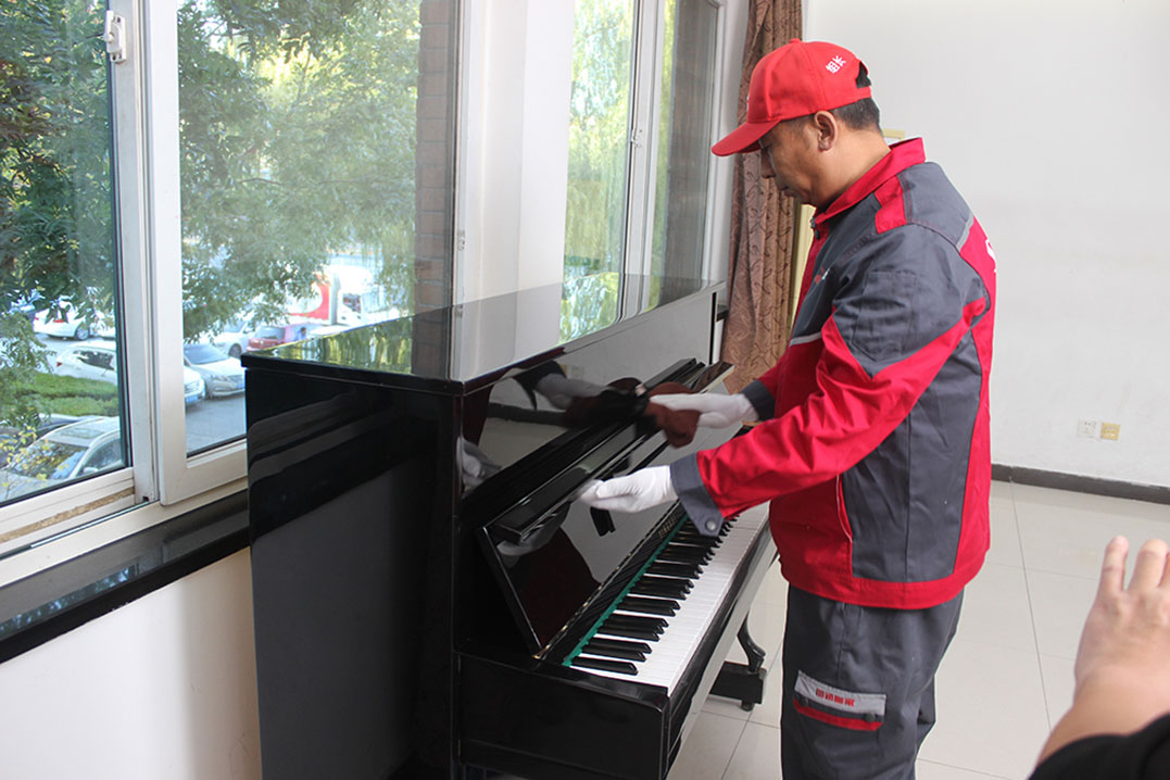 專(zhuān)業(yè)鋼琴搬運(yùn) 義烏喬喜搬家公司專(zhuān)業(yè)鋼琴搬運(yùn)現(xiàn)場(chǎng)